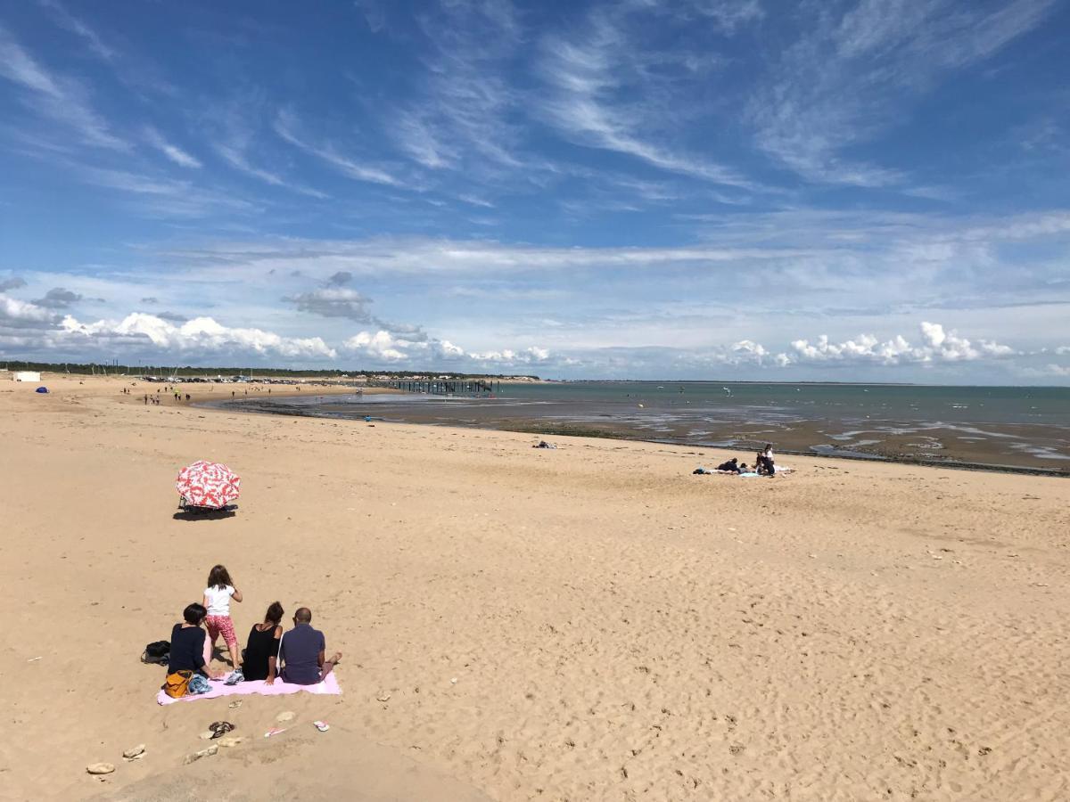 Appartamento Le Rêve, les pieds dans l'eau, face à l'Ile de Ré La Tranche-sur-Mer Esterno foto